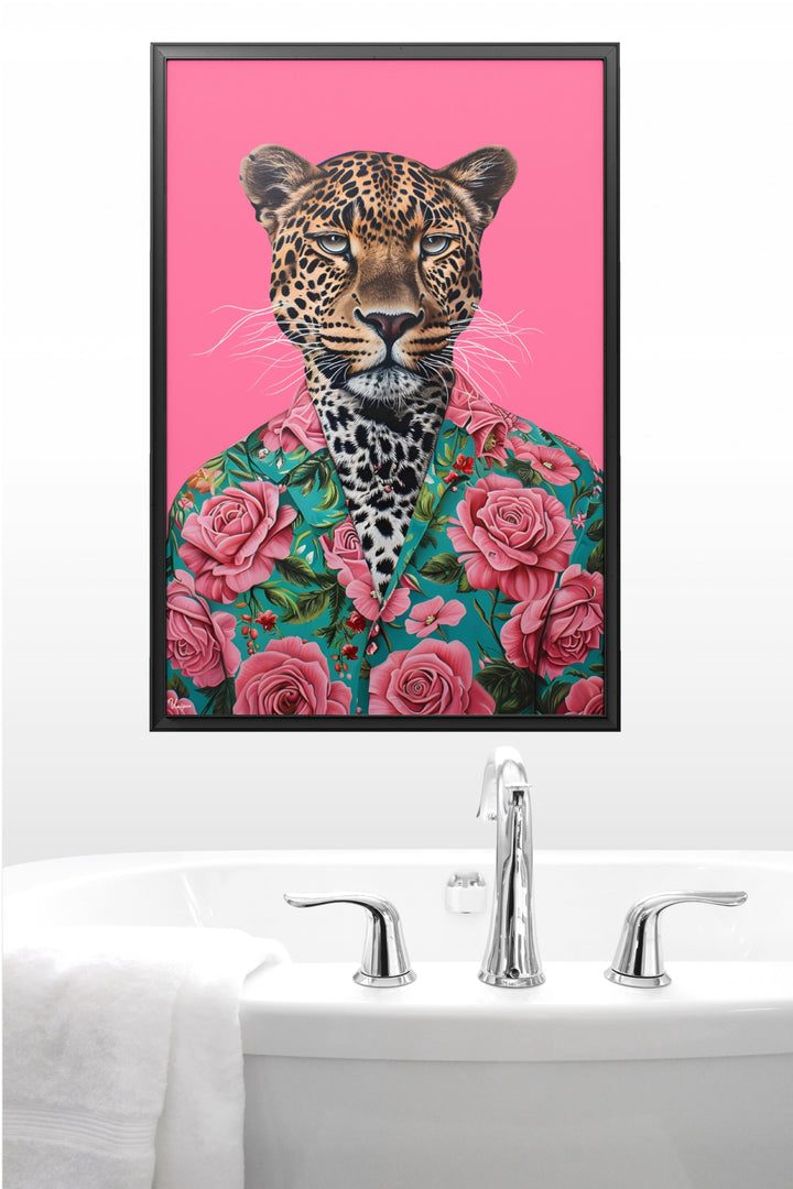 WANDBILD „Leopard mit Blumenhemd“ – Acrylglas & Alu-Dibond | Exklusive und Moderne Kunst in Museumsqualität