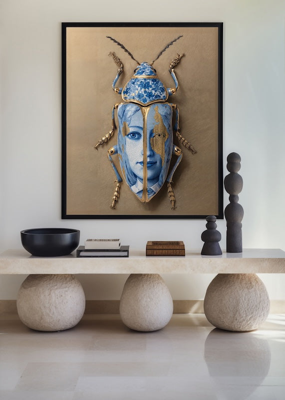 WANDBILD "Porzellan-Käfer mit Porträtmotiven – Delfter Blue Stil" – Acrylglas & Alu-Dibond | Exklusive Limitierte und Moderne Kunst | 1 von 50 Weltweit in Museumsqualität