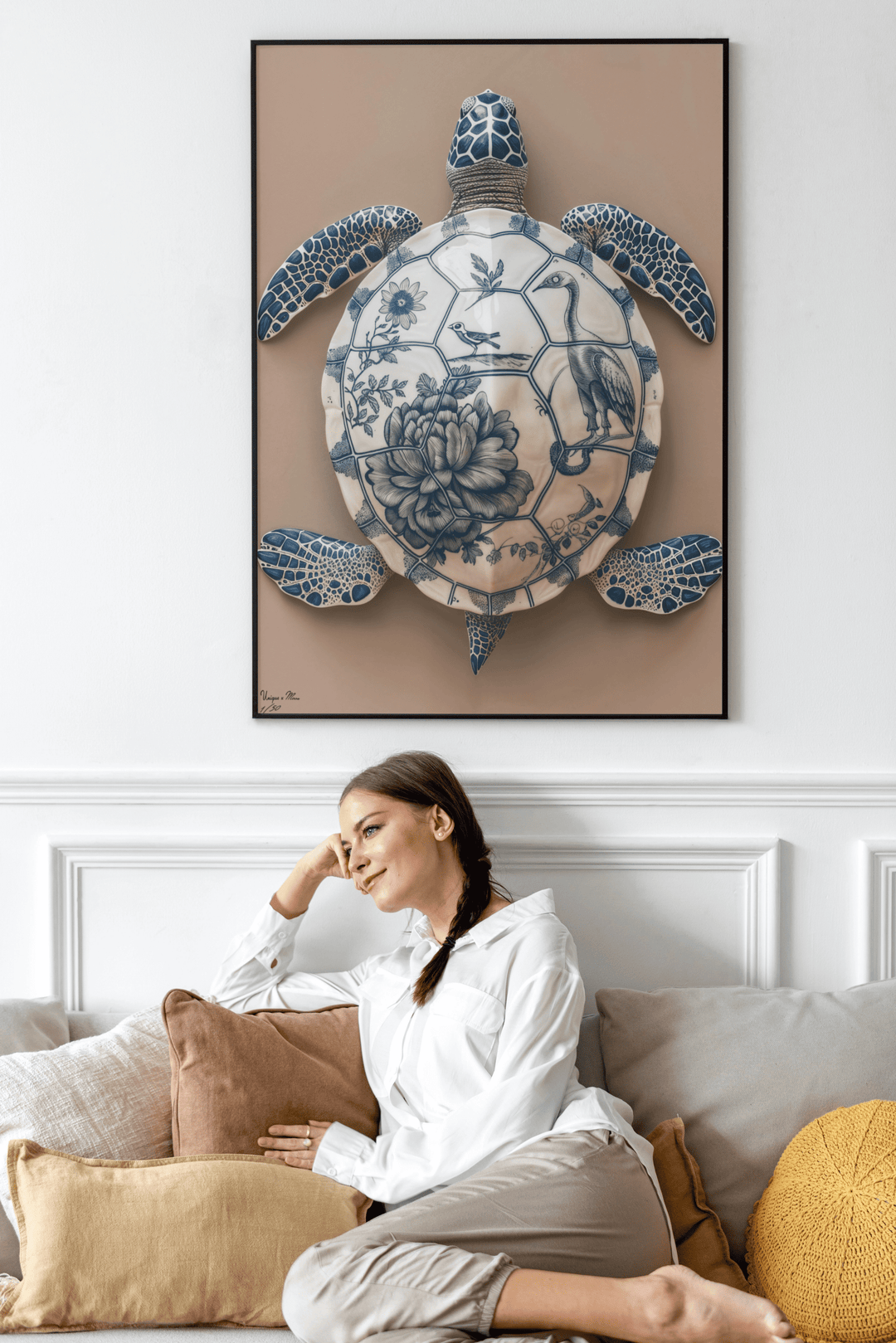 WANDBILD "Porzellan-Schildkröte mit floralen Motiven – Delfter Blue Stil" – Acrylglas & Alu-Dibond | Exklusive Limitierte und Moderne Kunst | 1 von 50 Weltweit in Museumsqualität