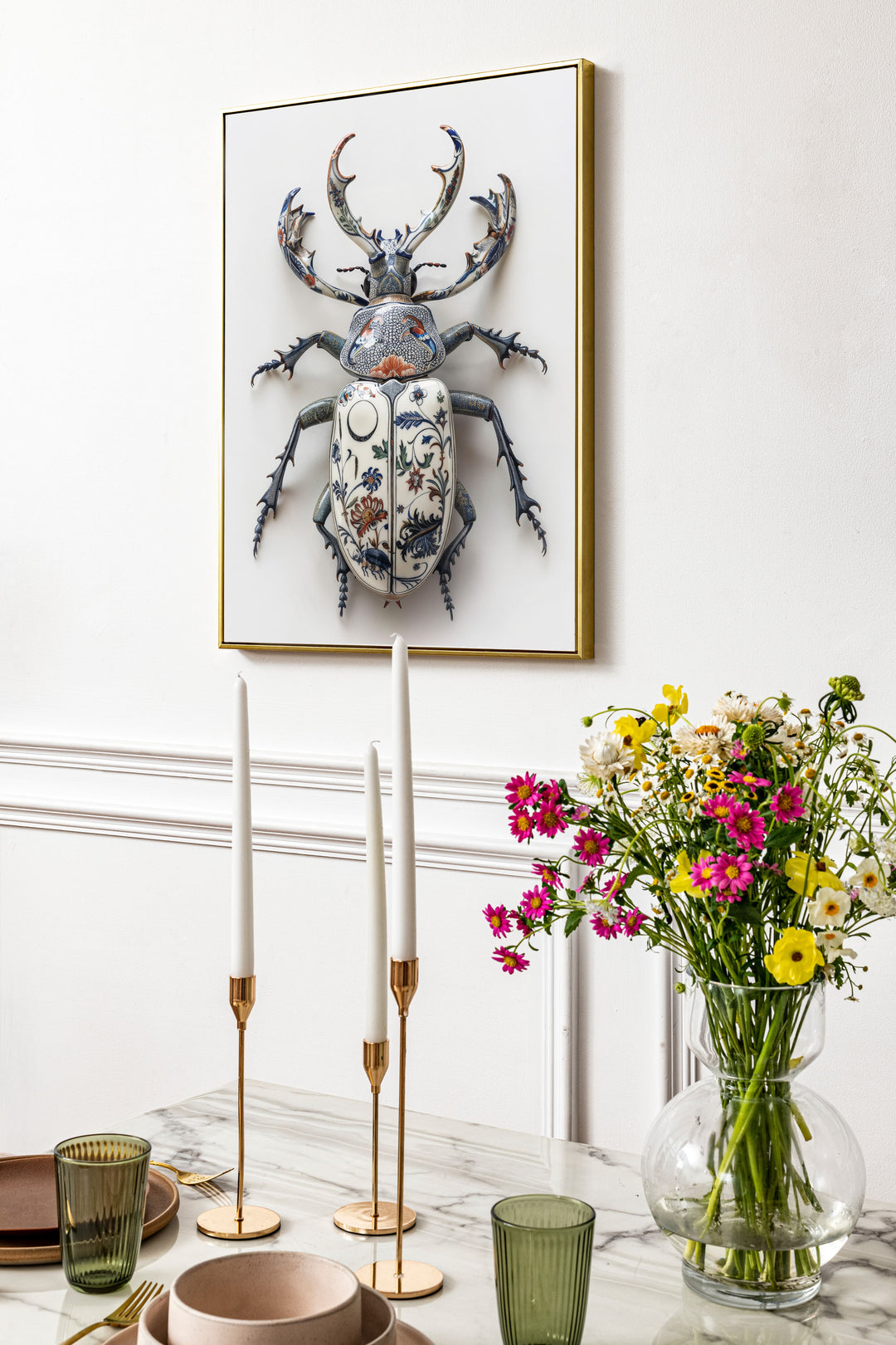 WANDBILD "Porzellan-Hirschkäfer mit floralen Motiven – Delfter Blue Stil" – Acrylglas & Alu-Dibond | Exklusive Limitierte und Moderne Kunst | 1 von 50 Weltweit in Museumsqualität