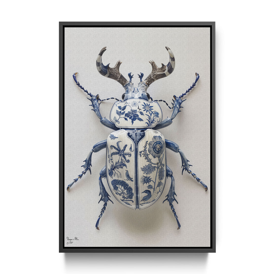 WANDBILD "Porzellan-Hirschkäfer mit botanischen Motiven – Delfter Blue Stil" – Acrylglas & Alu-Dibond | Exklusive Limitierte und Moderne Kunst | 1 von 50 Weltweit in Museumsqualität