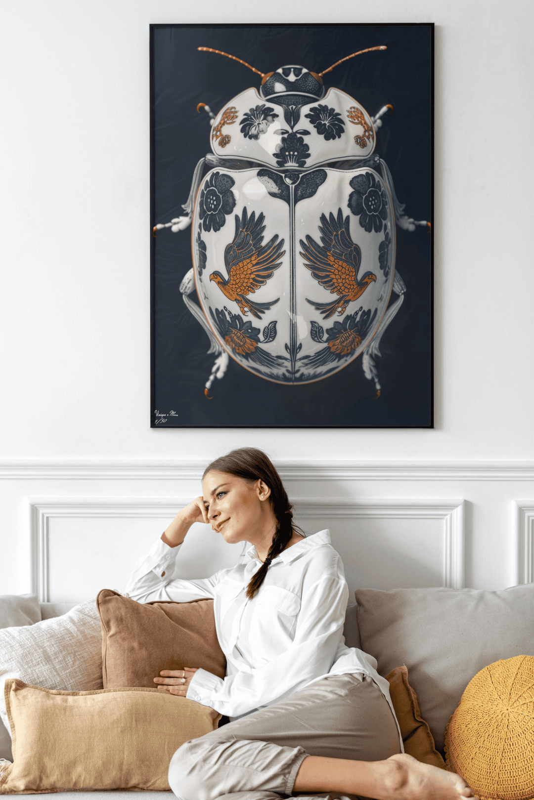 WANDBILD "Porzellan-Käfer mit Vogel- und Blumenmotiven – Delfter Blue Stil" – Acrylglas & Alu-Dibond | Exklusive Limitierte und Moderne Kunst | 1 von 50 Weltweit in Museumsqualität