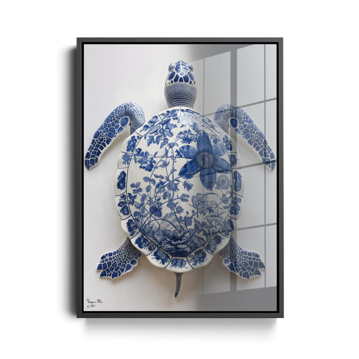WANDBILD "Porzellan-Schildkröte mit botanischen Motiven – Delfter Blue Stil" – Acrylglas & Alu-Dibond | Exklusive Limitierte und Moderne Kunst | 1 von 50 Weltweit in Museumsqualität