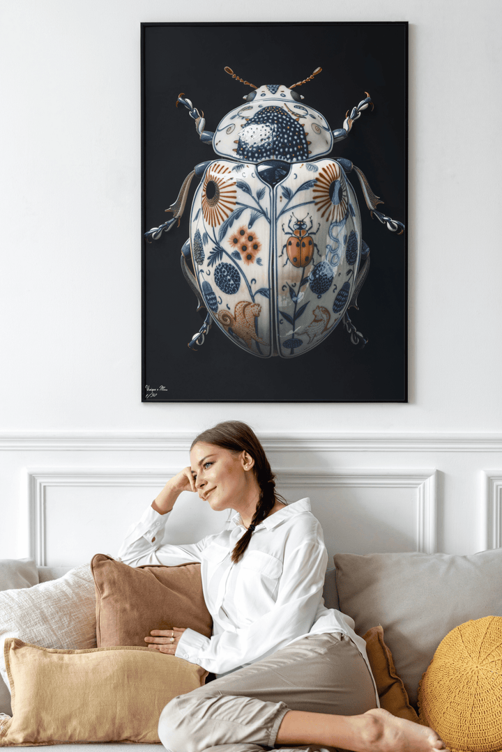WANDBILD "Porzellan-Käfer mit floralen Aspekten – Delfter Blue Stil" – Acrylglas & Alu-Dibond | Exklusive Limitierte und Moderne Kunst | 1 von 50 Weltweit in Museumsqualität