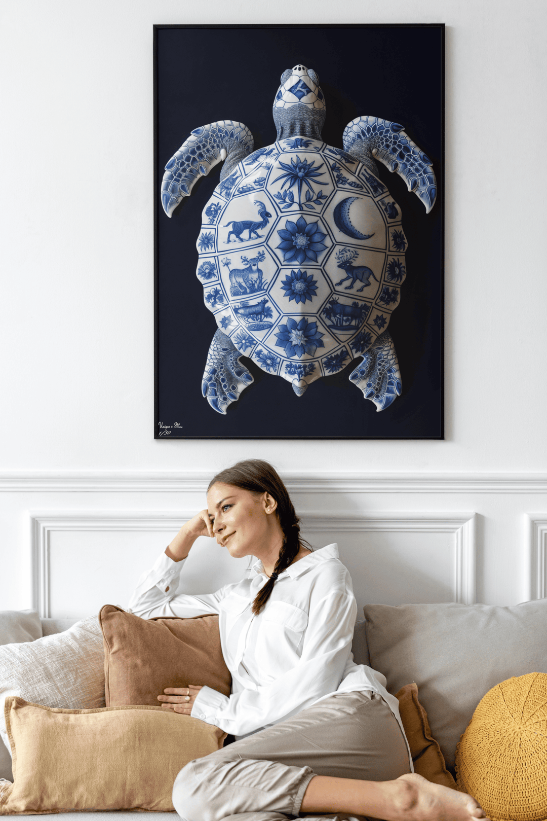WANDBILD "Porzellan-Schildkröte mit kunstvollen Details – Delfter Blue Stil" – Acrylglas & Alu-Dibond | Exklusive Limitierte und Moderne Kunst | 1 von 50 Weltweit in Museumsqualität