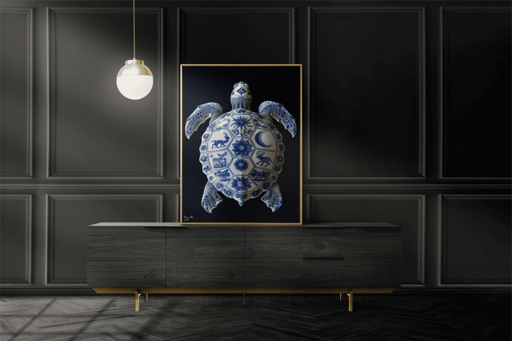 WANDBILD "Porzellan-Schildkröte mit kunstvollen Details – Delfter Blue Stil" – Acrylglas & Alu-Dibond | Exklusive Limitierte und Moderne Kunst | 1 von 50 Weltweit in Museumsqualität