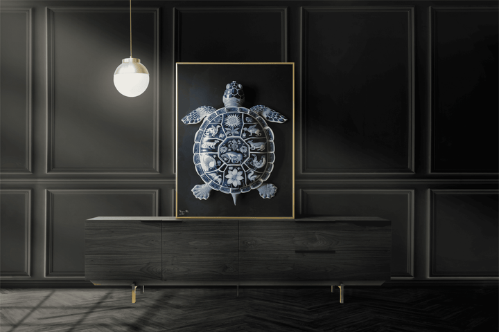 WANDBILD "Nachtschatten-Schildkröte mit himmlischen Motiven – Delfter Blue Stil" – Acrylglas & Alu-Dibond | Exklusive Limitierte und Moderne Kunst | 1 von 50 Weltweit in Museumsqualität