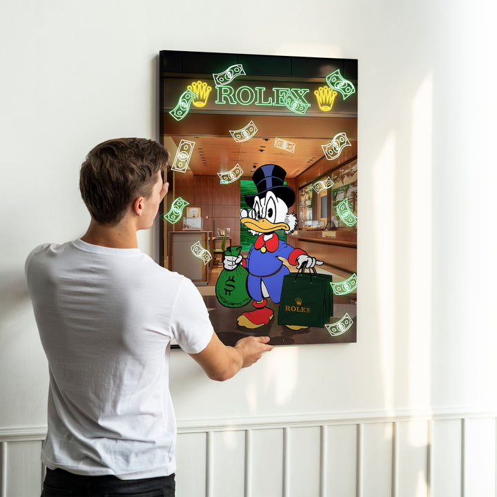 WANDBILD „Onkel Dagobert im Rolex-Shop“ – Acrylglas & Alu-Dibond | Exklusive und Moderne Pop-Art in Museumsqualität